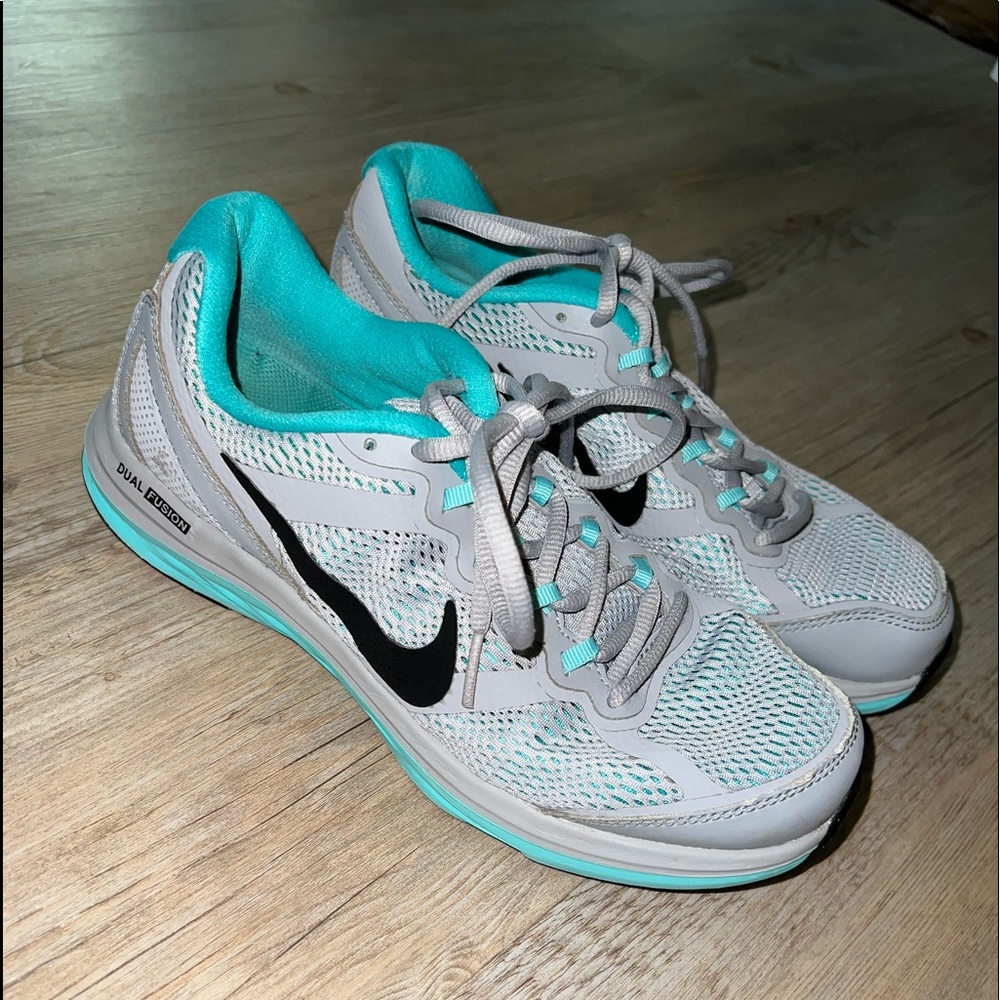 Nike Tennis Shoes
